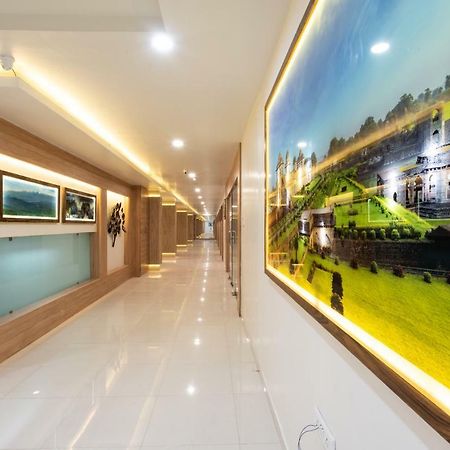 Hotel Drishti,Бопал Екстериор снимка