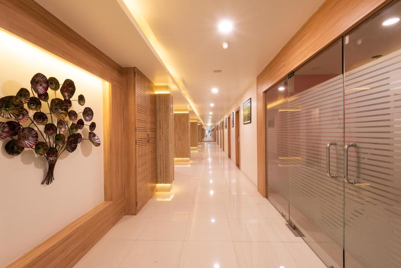 Hotel Drishti,Бопал Екстериор снимка