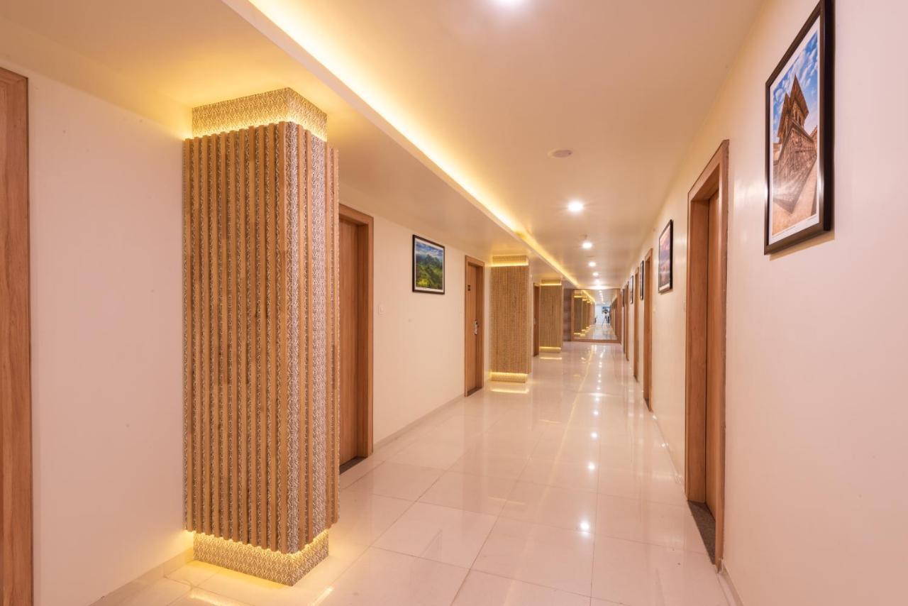 Hotel Drishti,Бопал Екстериор снимка