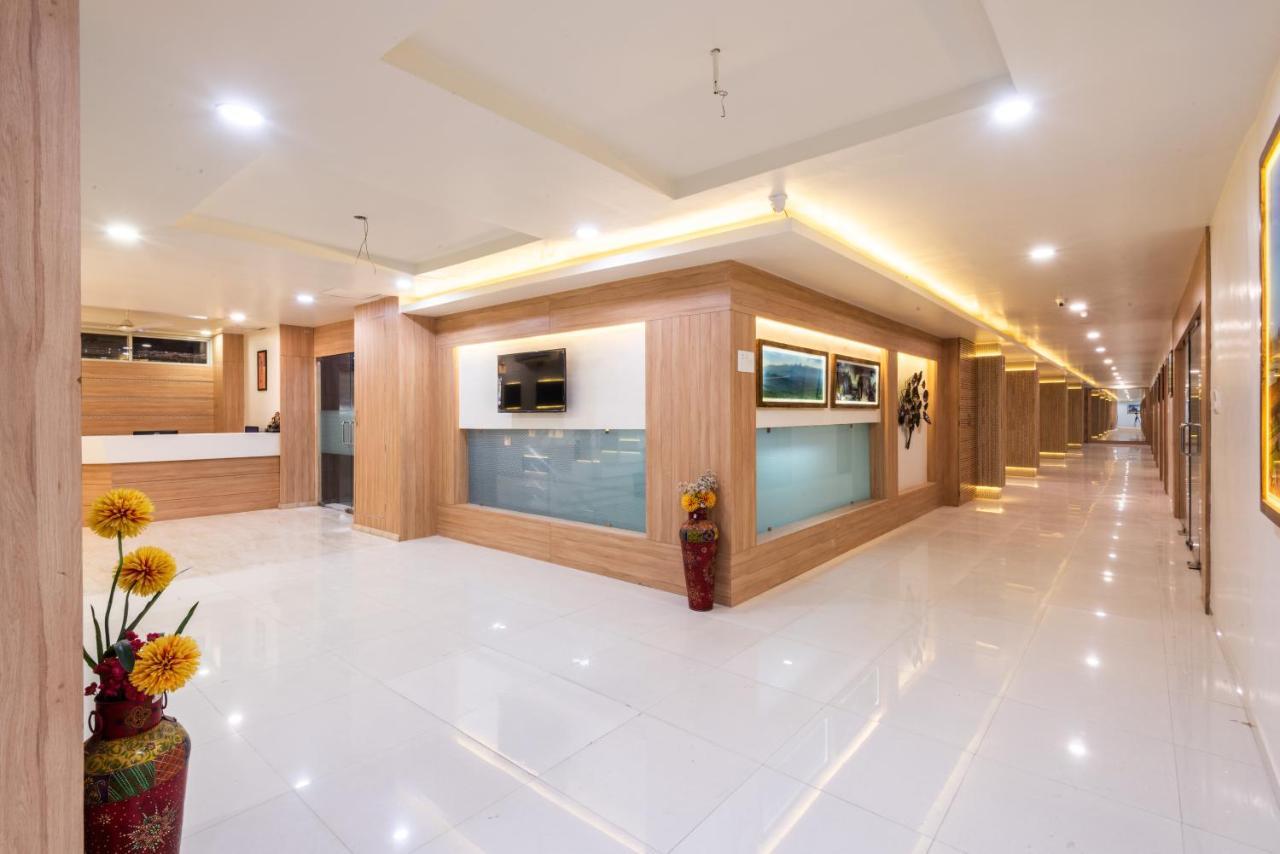 Hotel Drishti,Бопал Екстериор снимка