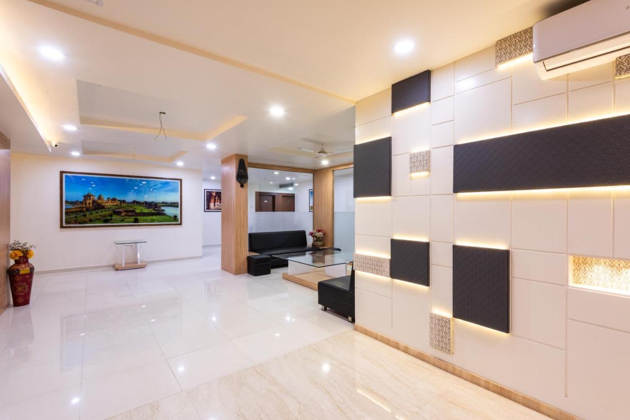 Hotel Drishti,Бопал Екстериор снимка