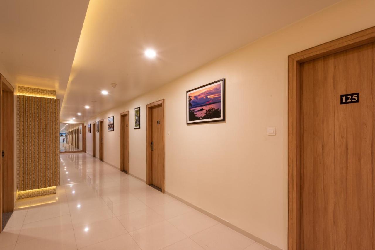 Hotel Drishti,Бопал Екстериор снимка
