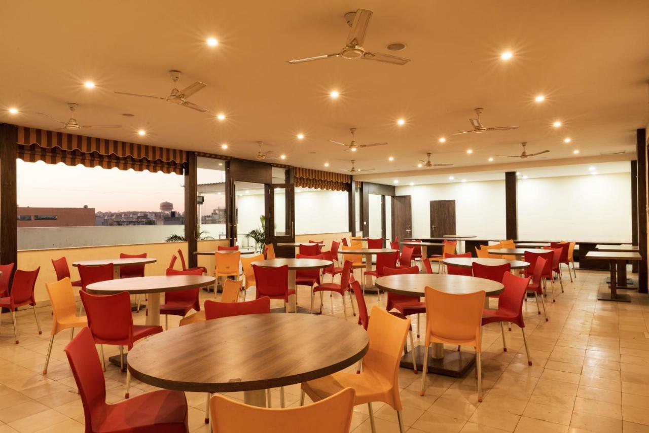 Hotel Drishti,Бопал Екстериор снимка