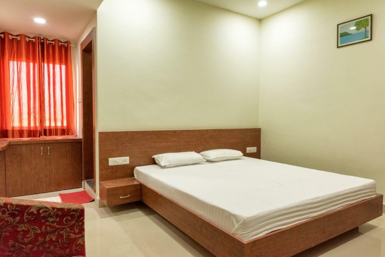 Hotel Drishti,Бопал Екстериор снимка