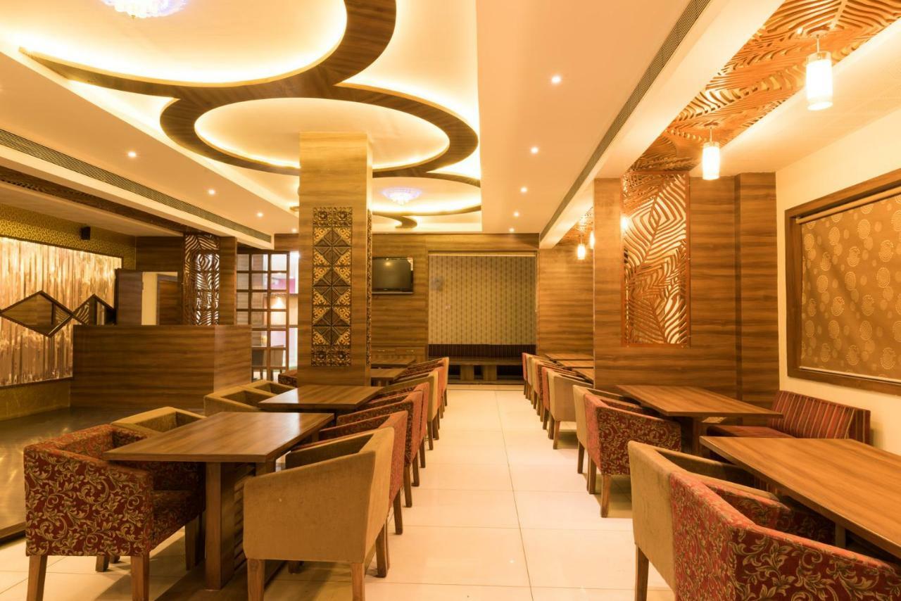 Hotel Drishti,Бопал Екстериор снимка