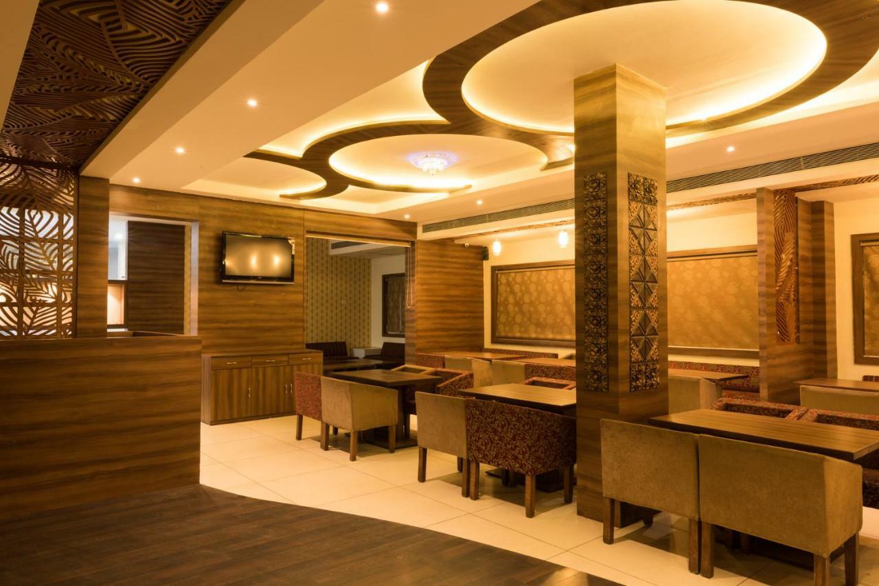 Hotel Drishti,Бопал Екстериор снимка
