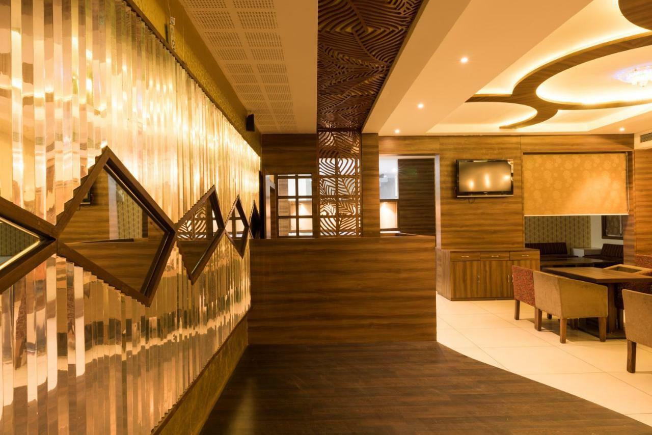 Hotel Drishti,Бопал Екстериор снимка